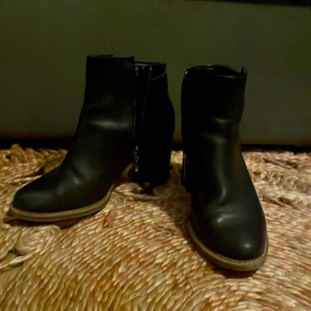 Black booties barely worn